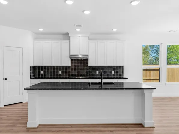 361 Covey Ln, Sealy, TX 77474