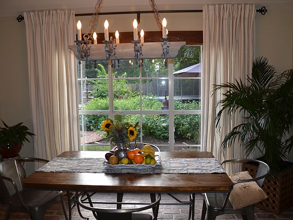 Breakfast Room 
