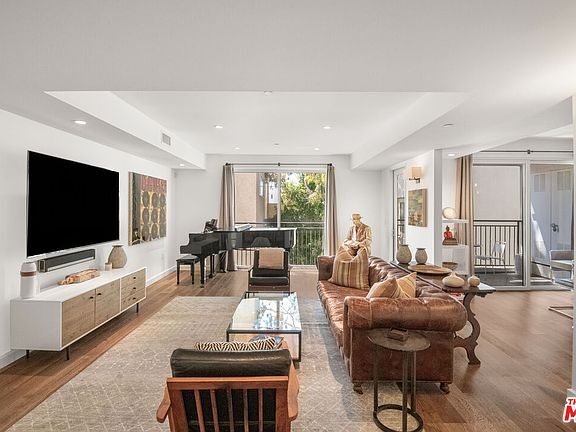 4th image of 441 S Barrington Ave Unit 306