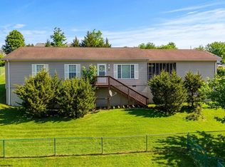 119 Columbus St, Westover, WV 26501