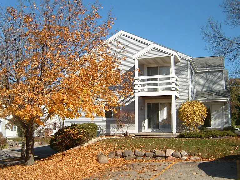 Tree Lane Park Apartments — Photo 13