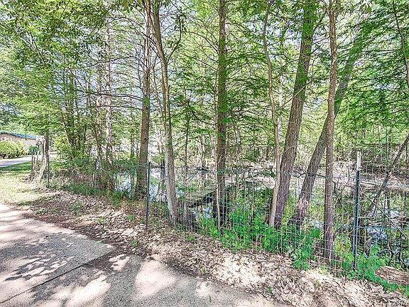 4th image of 4388 Bellevue Rd