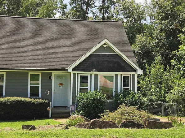 658 Maple Dr, Greer, SC 29651