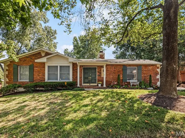 566 Windsor Mill Dr, Ballwin, MO 63011