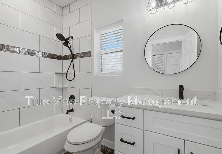 216 E Fest St — Photo 10