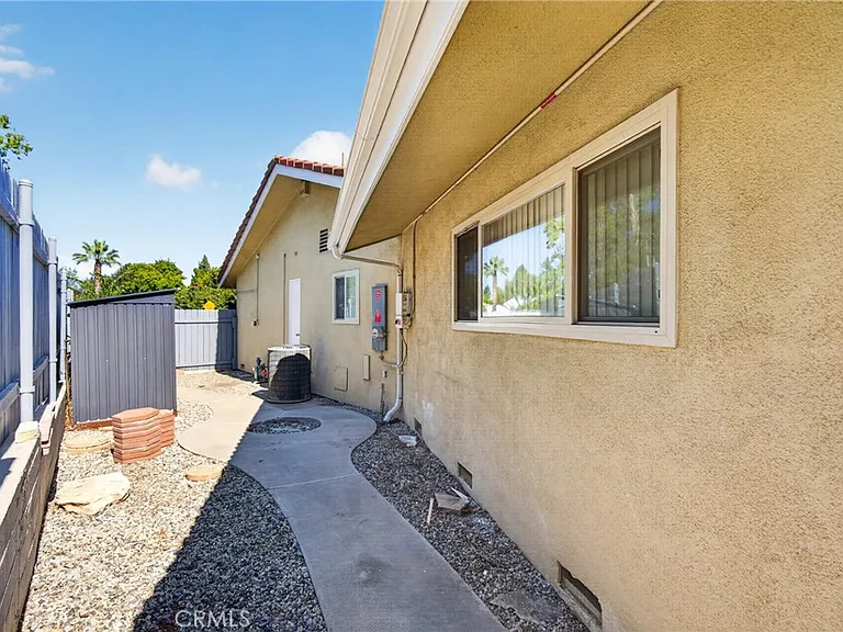 10401 Wystone Ave — Photo 50