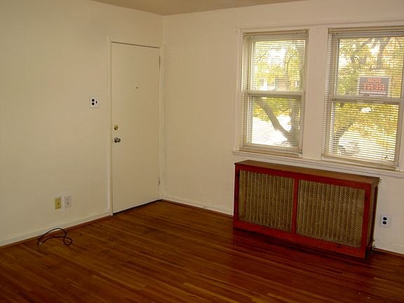 5th image of 304 E Essex Ave