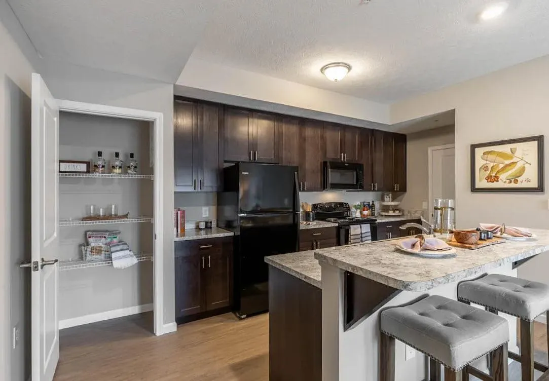 Victoria Manor — Photo 1