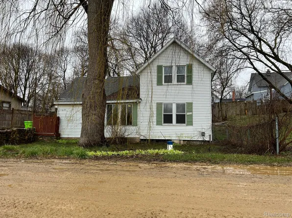 167 Bishop St, Highland, MI 48357