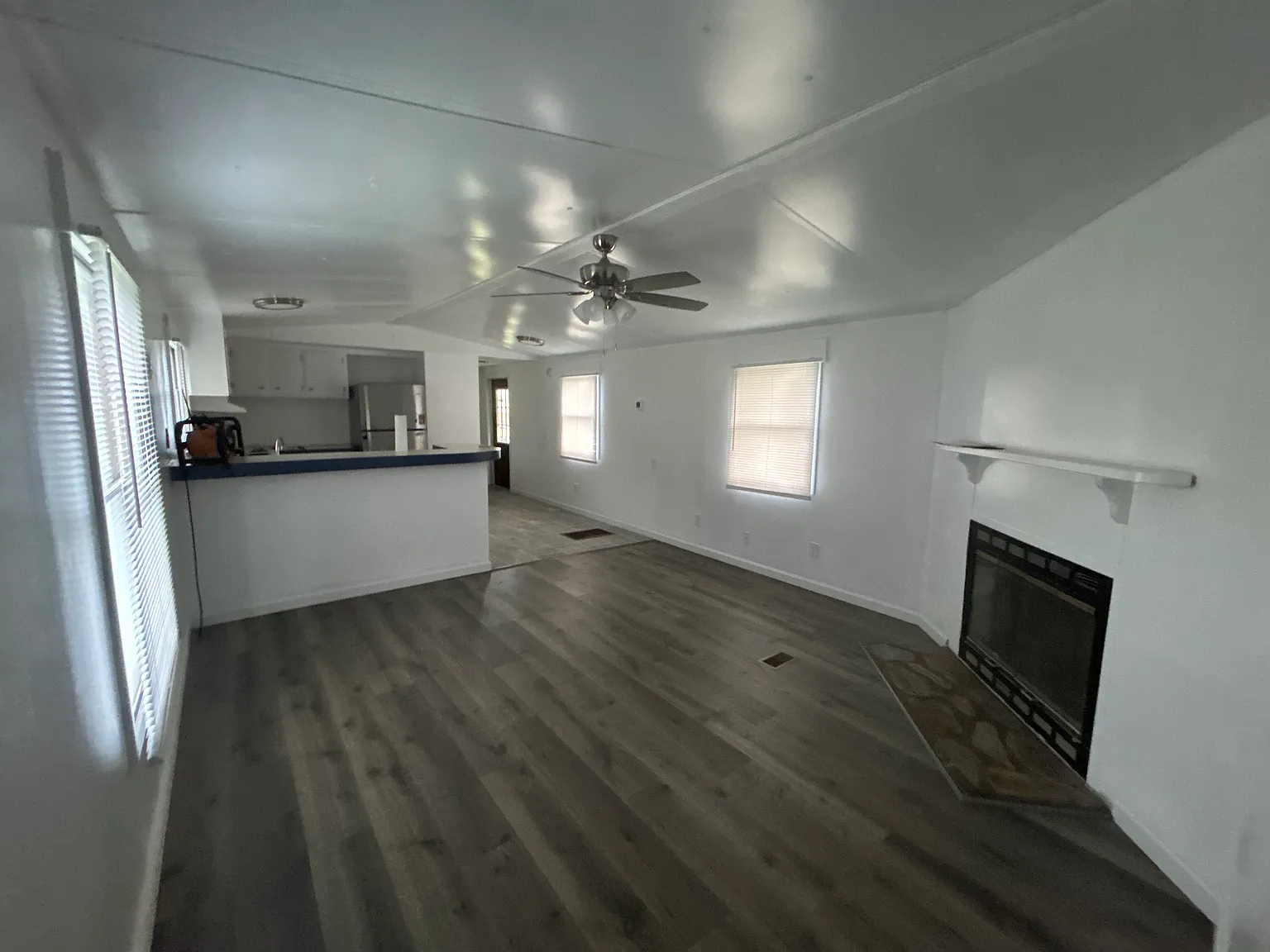 3 bed, 980 sqft, $1,400 — Photo 2