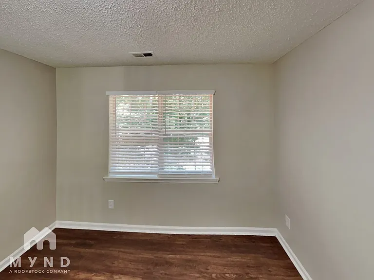 1929 Teddington Dr — Photo 11