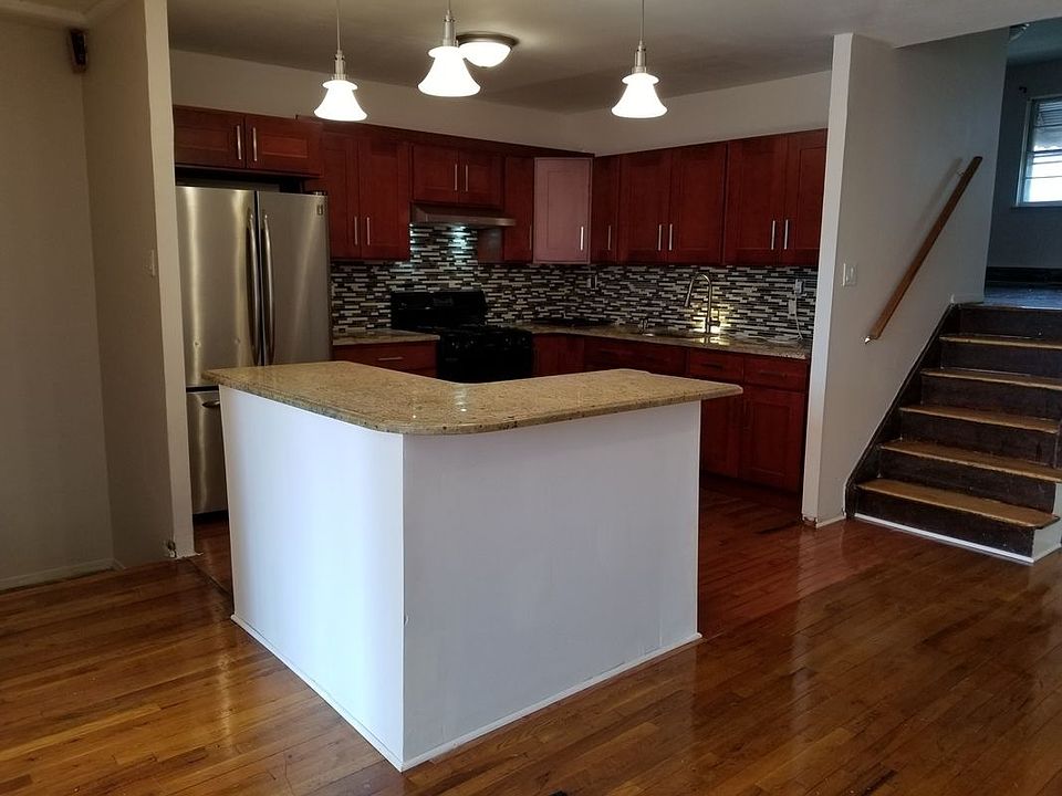 1st image of 1271 E 72nd St #3