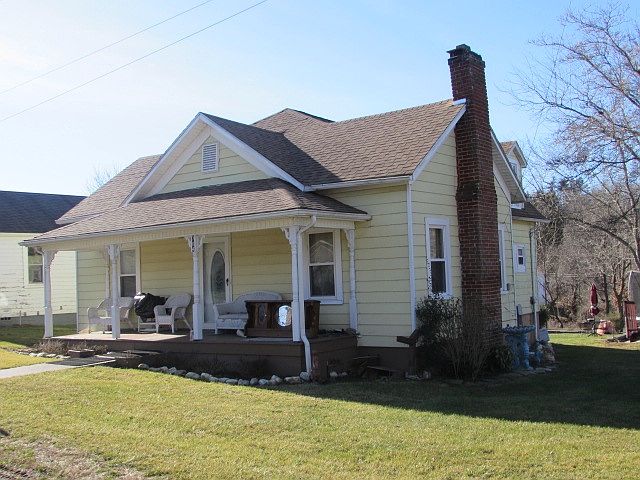 1st image of 704 E Main St
