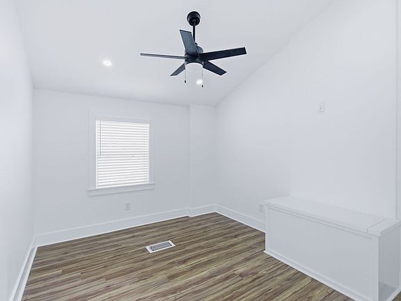 3rd image of 834 Koonce Rd