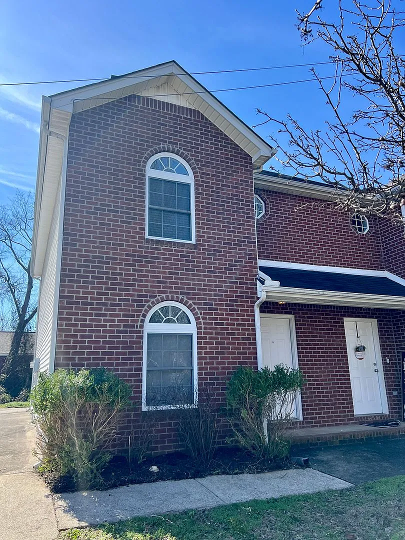 Nice 2 Bedroom, 2.5 Bath Townhome - Close to MTSU! Available now — Photo 1