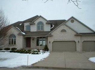 1078 Huntington Way N, Suamico, WI 54173