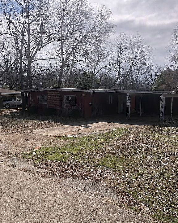 2nd image of 806 NE 3rd St