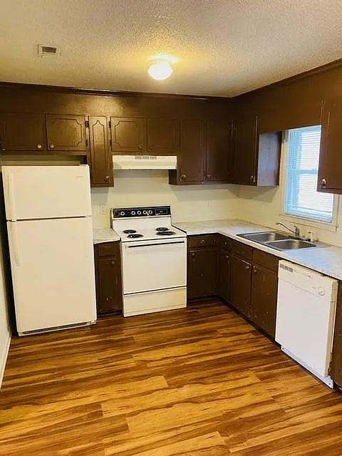 105 Toby Cir — Photo 3
