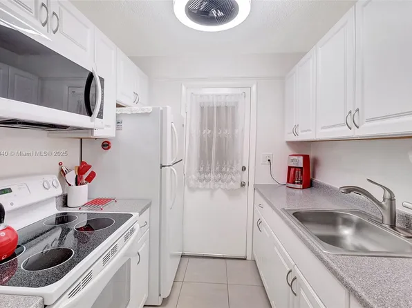 17090 NE 14th Ave APT 304, Miami, FL 33162