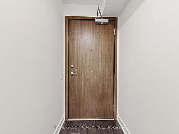4th image of 19 Bathurst St #1502