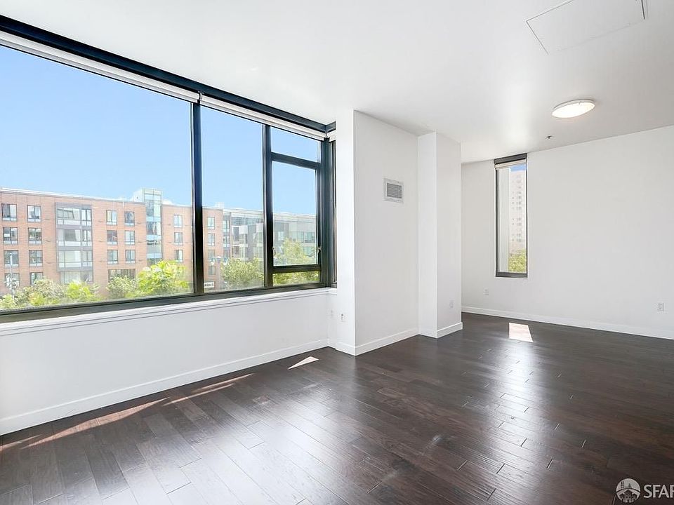 1st image of 250 King St Unit 370