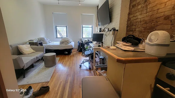 Rented by Chartwell Manhattan Realty | media 2