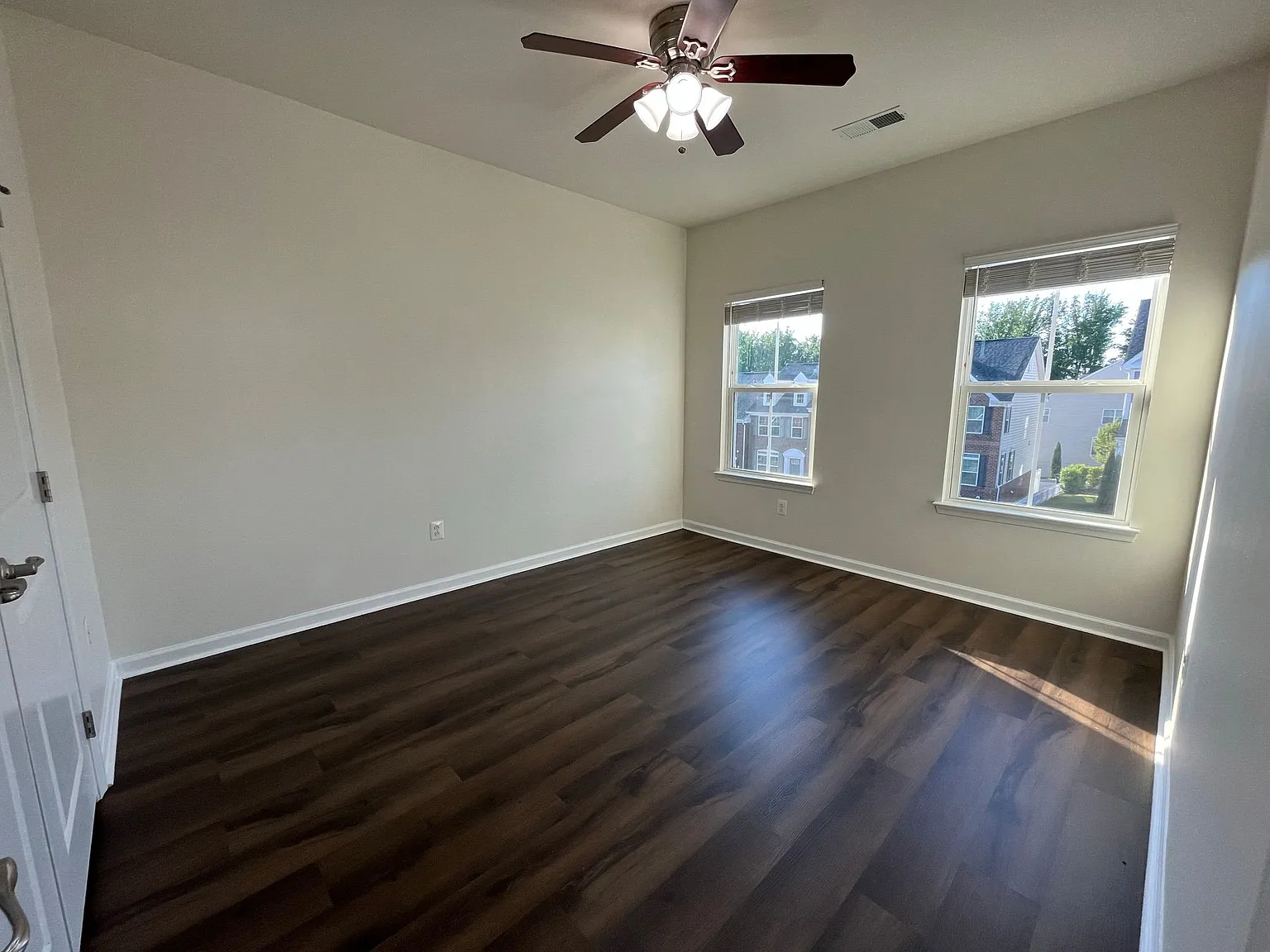 6 bed, 4252 sqft, $4,500 — Photo 4