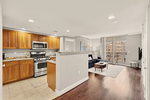 1220 N Fillmore St #810 Photo 1