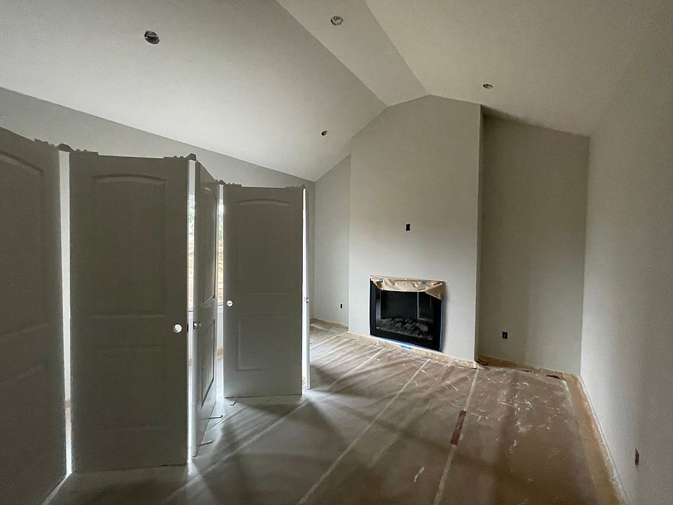 2nd image of 303 E Rosalie St