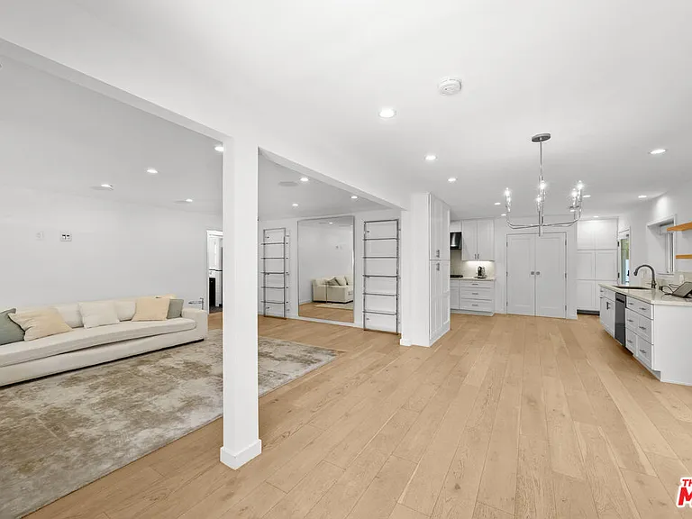 9007 David Ave — Photo 2