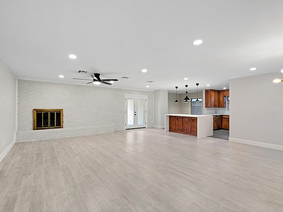 3rd image of 5911 Rutherglenn Dr