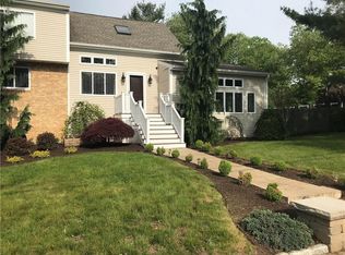 2 Eastgate Dr, Coventry, RI 02816