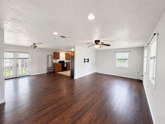 3rd image of 205 Riverview Dr