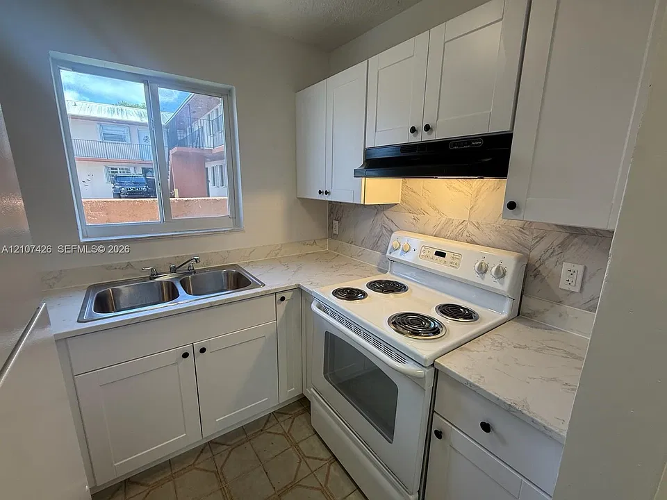 130 W 9th St #1
