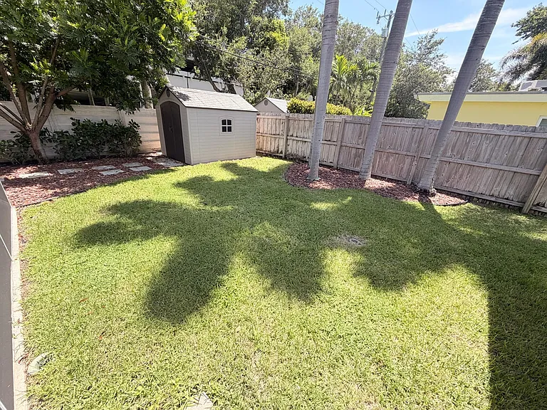 1390 NW 4th St — Photo 36