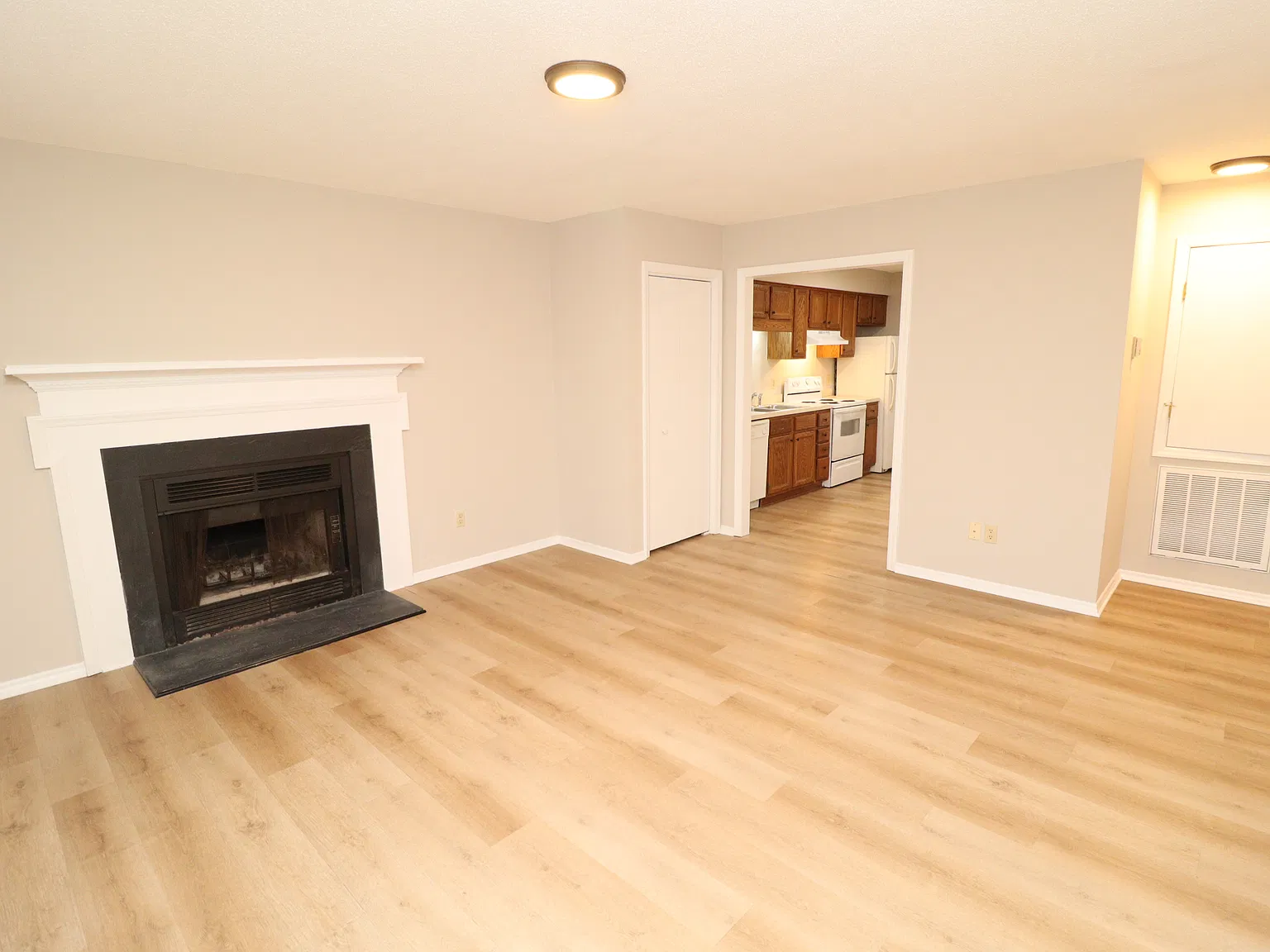 Immaculate End Unit Ground Floor Condo Available Immediately — Photo 2