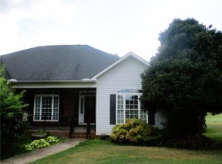 1324 Falcons Dr, Walhalla, SC 29691