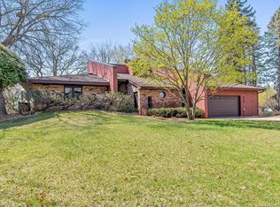 980 Sherwood Rd, Shoreview, MN 55126