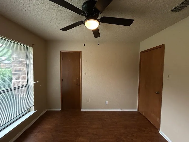 2412 Amber Hill Ln — Photo 32