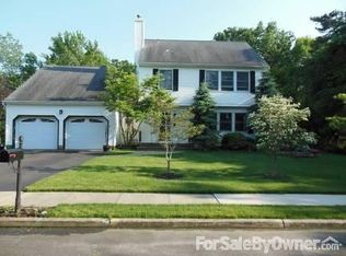 39 Brook St, Farmingdale, NJ 07727