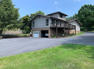 81 Warren Oaks Ln, Waynesboro, VA 22980