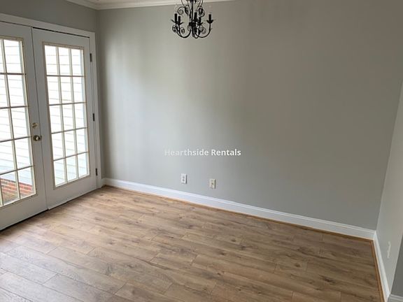 5th image of 136-02 Oakmont Dr