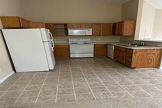 5th image of 43121 Burlington Dr