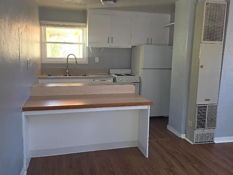 1021 SW 10th St #103 — Photo 11