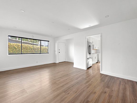 4th image of 2350 Santa Ana Ave #D