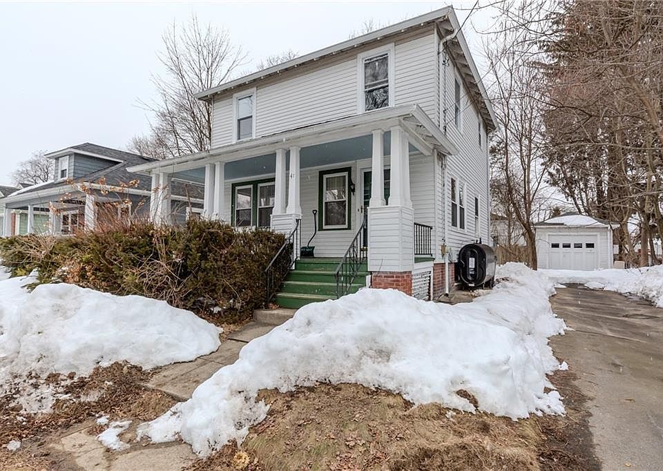 1st image of 41 Wellesley St N