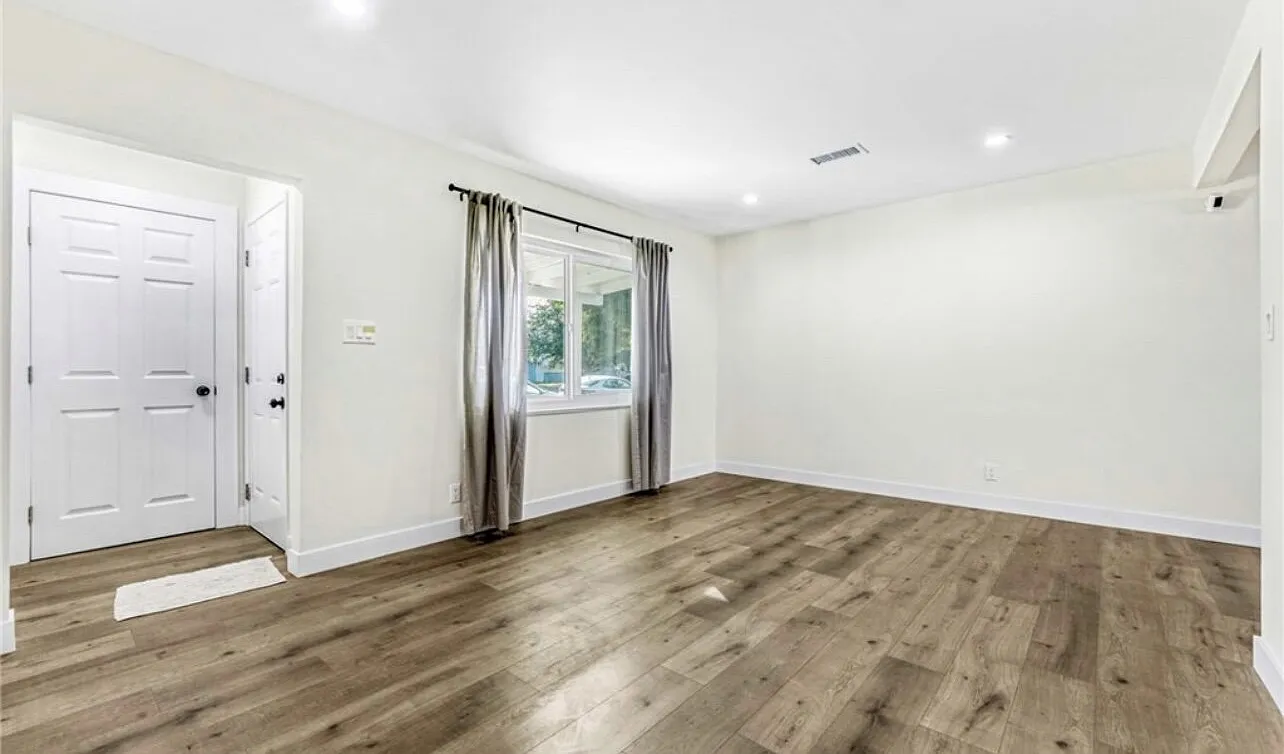 3 bed, 2.0 bath, 1424 sqft, $2,580 — Photo 4