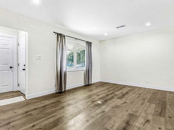 4th image of 44335 Glenraven Rd