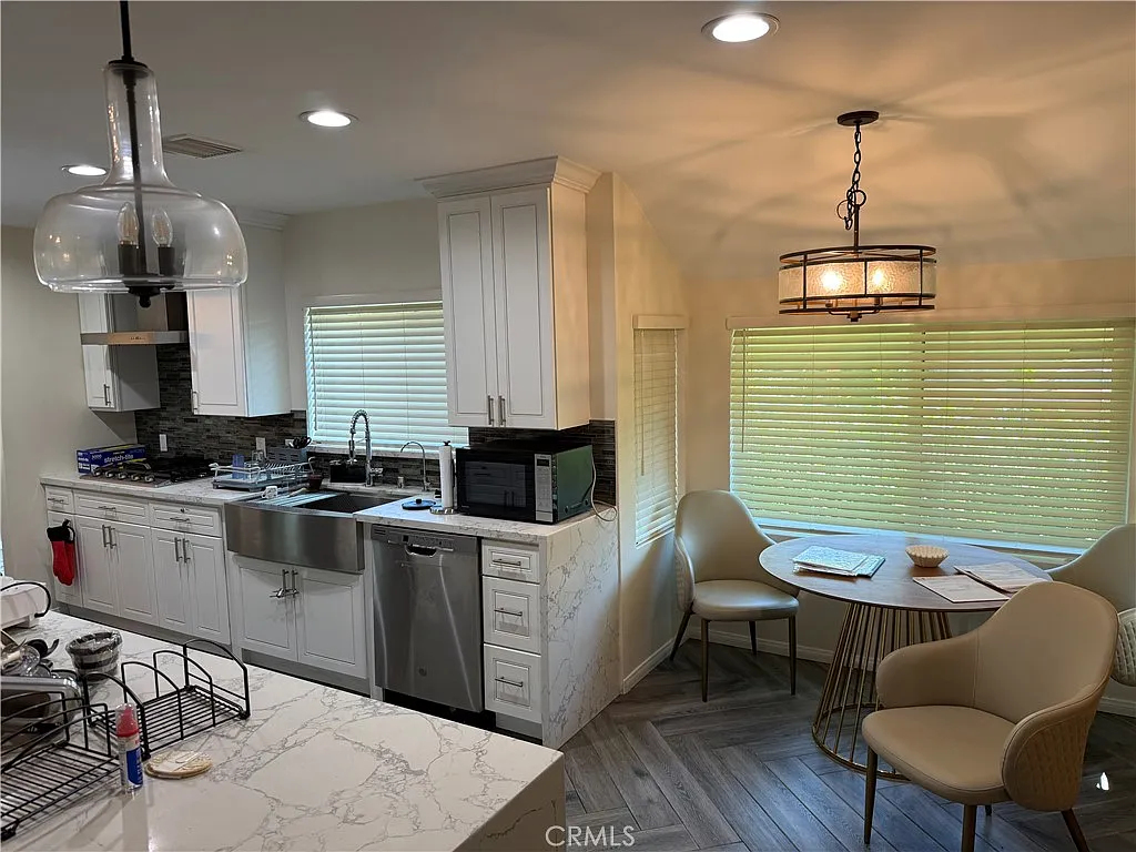 4 bed, 2303 sqft, $5,250 — Photo 4