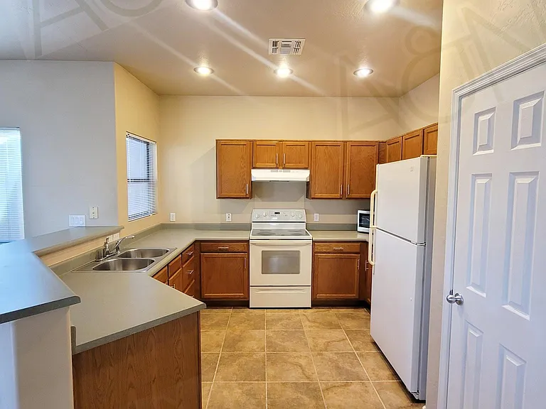 805 S Sycamore St — Photo 14
